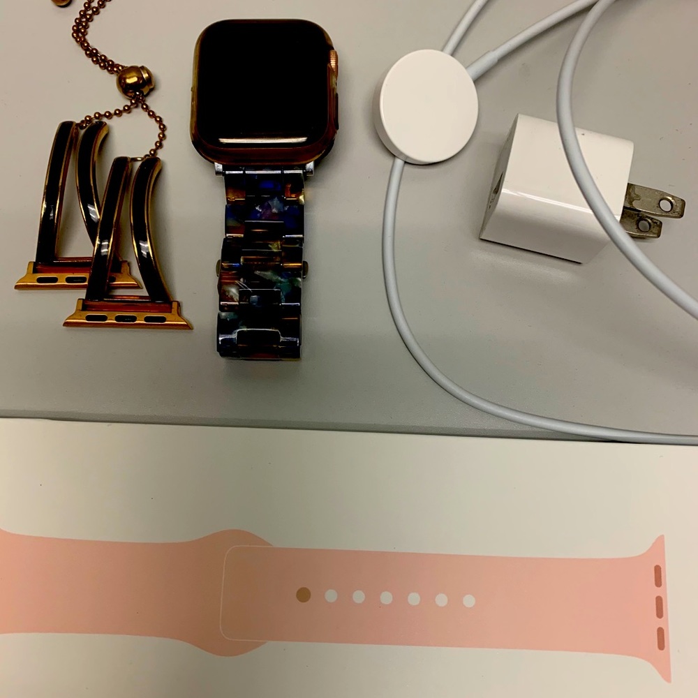 Apple Watch Series 4 Sport Band - GPS & Cellular